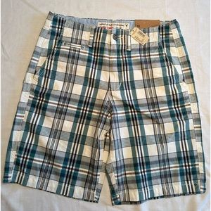 American Eagle. NWT Blue and Green plaid shorts.